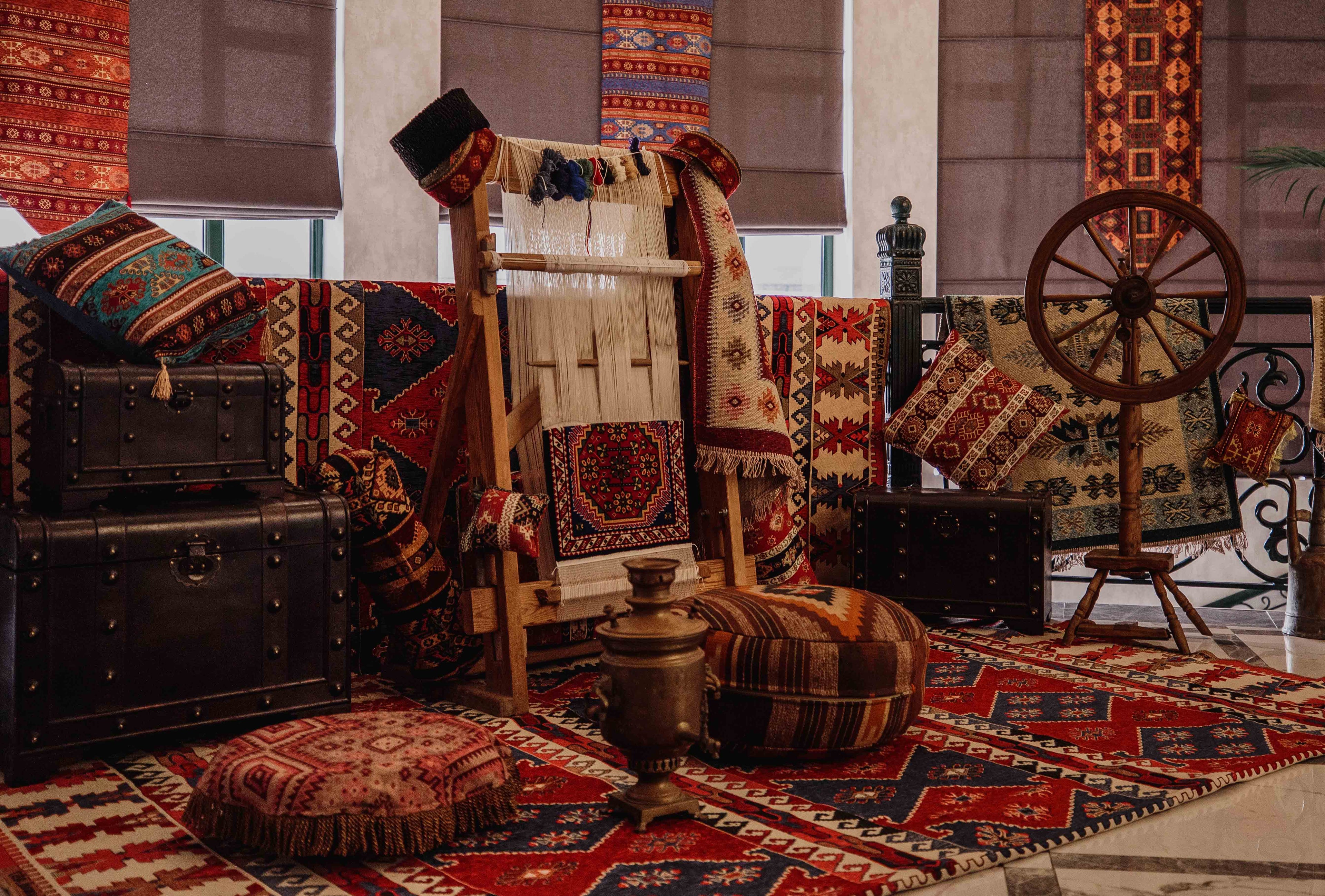 Handmade rugs | gabbeh rugs | best rugs | handknotted rugs | persian rugs | herniz rugs | living room rugs | home decor | luxry rugs